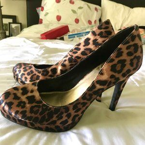 Leopard print pumps